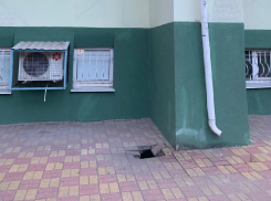 Дырявый тротуар в центре Воронежа возмутил горожан 