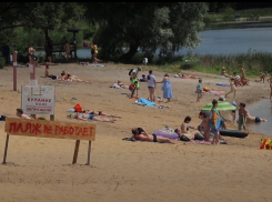 Губернатор запретил купаться, но мы вывеску сломали, - воронежцы о пляжном отдыхе 