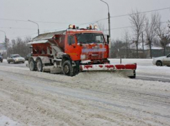 Воронежские коммунальщики продолжают бороться с метелью