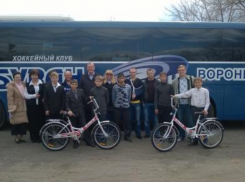 Воронежский «Буран» приехал в гости к детям в интернате (ФОТО)