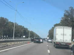 Автомобилисты встали в пробке на трассе М-4 «Дон» в Воронежской области