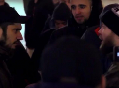 Фанаты Миши Маваши избили рэпера Пашу-Техника фаллоимитатором в Воронеже