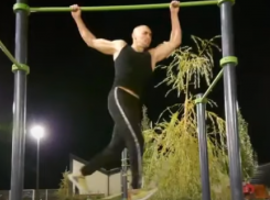 Невероятные способности тела показал турникмен из Воронежа