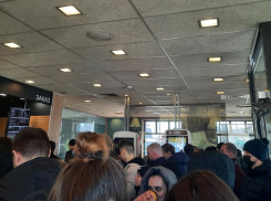 Гигантские очереди в «Макдоналдс» образовались в последний день перед закрытием в Воронеже 