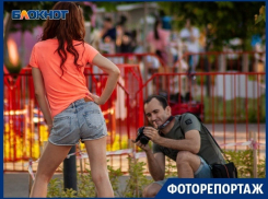 Как развлекаются взрослые в детском парке у «Арены»