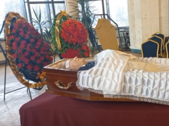 Прощание с бывшим губернатором и мэром Александром Ковалевым проходит в Воронеже