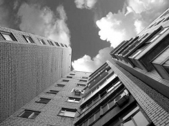 Воронежец выпрыгнул из окна, во время разговора со своей девушкой