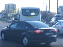 Конфуз дерзкого водителя попал на видео в Воронеже