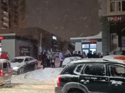 Гигантскую очередь на маршрутку показали в Воронеже 