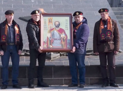 Огромная икона святого Александра Невского добралась из Владивостока в Воронеж