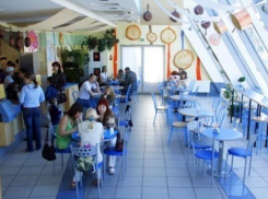 В Воронеже в 5 кафе и столовых продавали потенциально опасные продукты