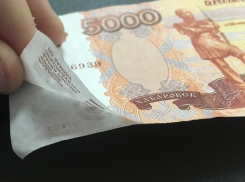 Воронежец четыре раза пытался расплатиться фальшивой 5-тысячной купюрой