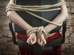 Невменяемая жительница Воронежской области чуть не убила подругу из-за сплетен