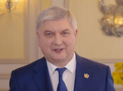 «Милые мои землячки»: Александр Гусев обратился к женщинам Воронежской области