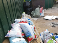 Мерзкую утилизацию молочки показали работники «Магнита» в Воронеже