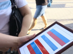 Воронежцам предложили найти российский флаг среди трех похожих: ну и каков же результат 