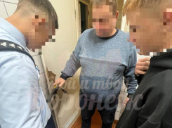 Воронежцы сообщили о допуске в школьный туалет через металлоискатель