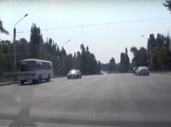 Воронежские полицейские оштрафовали водителя ПАЗа, промчавшегося на красный свет