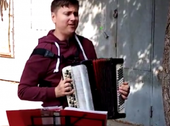 Известный хит феерично исполнил воронежец на баяне