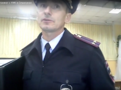 Видео: на «Селянинских» выборах в Семилуках полицейские выносят из избирательного участка кандидата