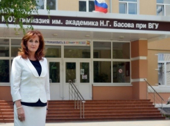 Очаровательная директор элитной гимназии имени Басова отмечает юбилей в Воронеже
