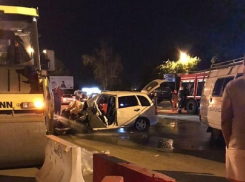 Полицейские опубликовали фото ДТП с Lada Kalina и дорожным катком в Воронеже