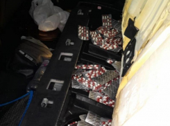 Тысячи запрещенных таблеток извлекли из необычного места у сургутчанина в Воронеже