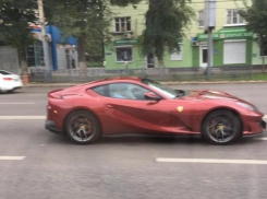 Мажорная Ferrari за 27 млн рублей возмутила жителей Воронежа