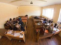 Доцента ВГАУ поймали на получении взятки от 26 студентов в Воронеже