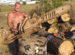 Укротитель бензопилы из Воронежа творит чудеса своим инструментом