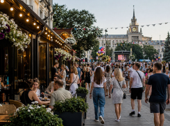 Исследование Билайн Adtech: День города в Воронеже усиливает поток к кафе и ресторанам, но не гарантирует рост покупок