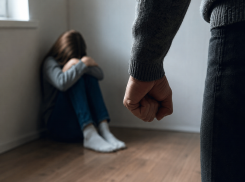 В Воронежской области бабушка издевалась над 11-летней внучкой и угрожала ей убийством 