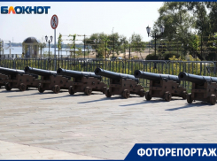 Как выглядят отремонтированные макеты старых корабельных пушек эпохи Петра I на воронежской набережной