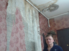 В Воронеже молодая пара не может завести ребенка из-за раздолбайства управляющей компании 