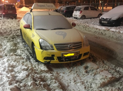 Водитель такси бросил машину на дороге в Воронеже и пропал 