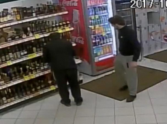 Покупатель воронежского супермаркета «Пятью пять», обвинивший охранника в угрозах шокером, оказался сообщником вора