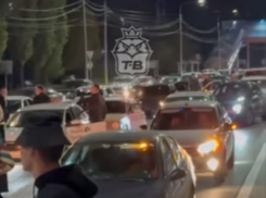Молодежь устроила ночное безумие на дороге в Воронеже