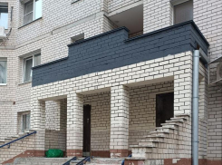 Реконструкцию подъезда сравнили с похоронным бюро в Воронеже