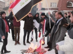 Иракцы в Воронеже просят у Путина защиты от ИГИЛ-Обамы- Эрдогана и сжигают флаг Турции