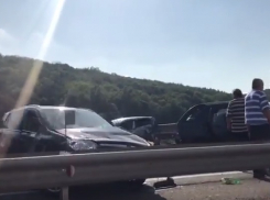 Авария на трассе М-4 «Дон» с участием более 20 автомобилей попала на видео