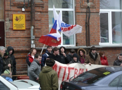 В Воронеже активисты «Молодой Гвардии» схлестнулись на пикете с правозащитниками