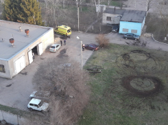 Воронежцы возмутились испорченными газонами около детской областной больницы