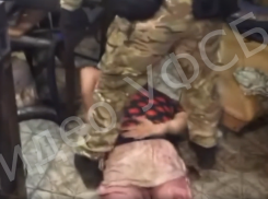 ФСБ показала задержание ОПГ, торговавшей оружием в Воронежской области