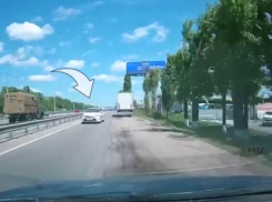К чему приводит невнимательность на дороге, показали на примере Toyota Camry под Воронежем 