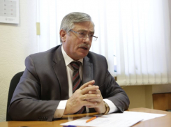 Семья врача-единоросса Вериковского зарабатывает миллионы и рассекает на четырех машинах