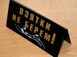 В Воробьевском районе мужчина попытался подкупить полицейского