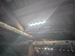 «Может в любой момент обвалиться» - как воронежцы живут на грани из-за старой крыши