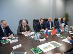 Законодатели содружества «Донбасс» познакомились с лучшими практиками развития села в Воронежской области