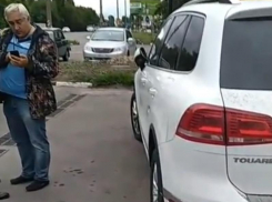 Воронежского единороса обвинили в нападении на машину с иностранными номерами