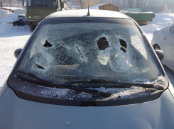 За парковочное место воронежец изрубил топором иномарку соседа 